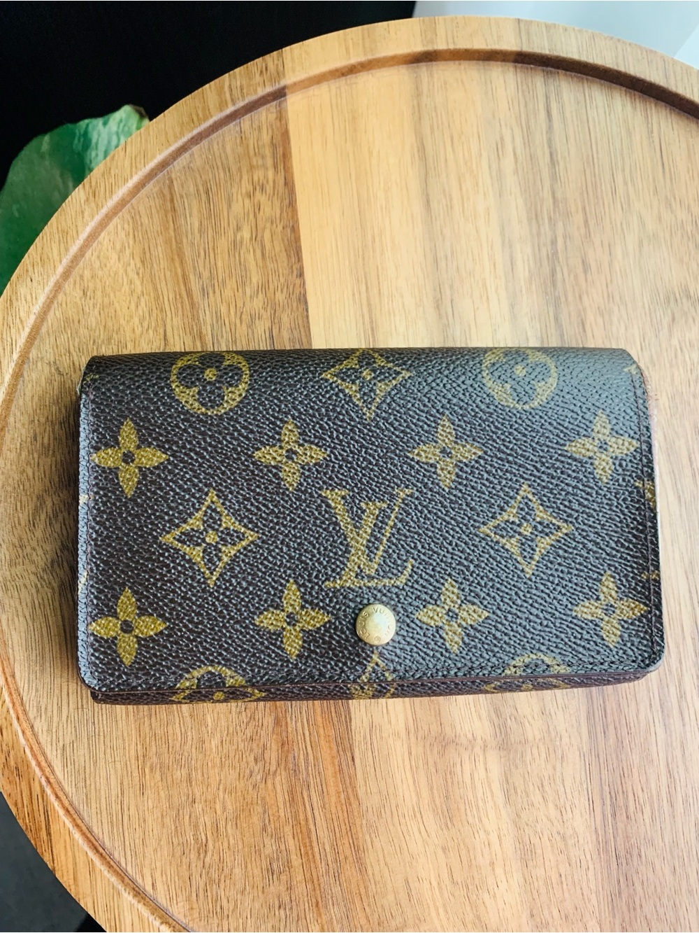 Louis Vuitton Monogram Canvas Trifold Wallet in Brown with Gold Accents Vintage - Picture 2 of 7